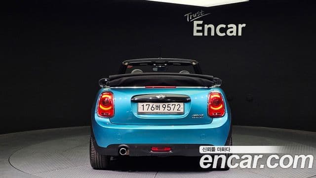 MINI Cooper Convertible 4