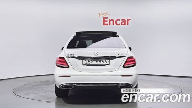 Mercedes-Benz E-Class W213 4