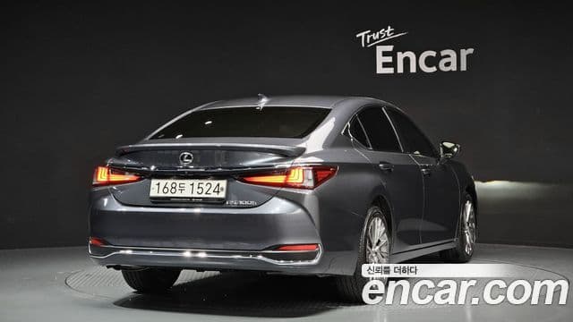 Lexus ES300h 7th Gen 2