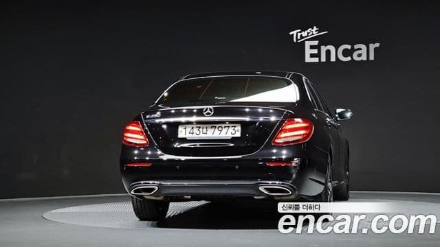 Mercedes-Benz E-Class W213 4