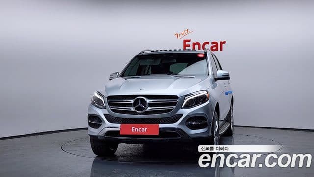 Mercedes-Benz GLE-Class W166 3