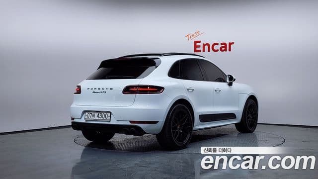 Porsche Macan 2