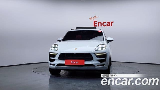 Porsche Macan 3