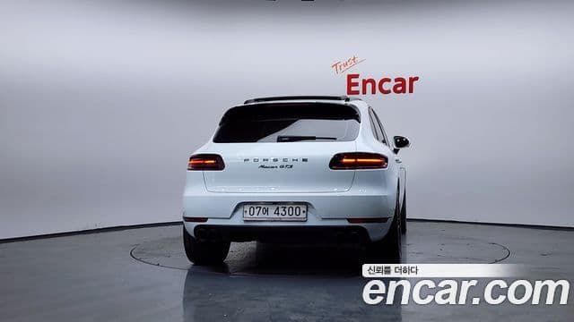 Porsche Macan 4