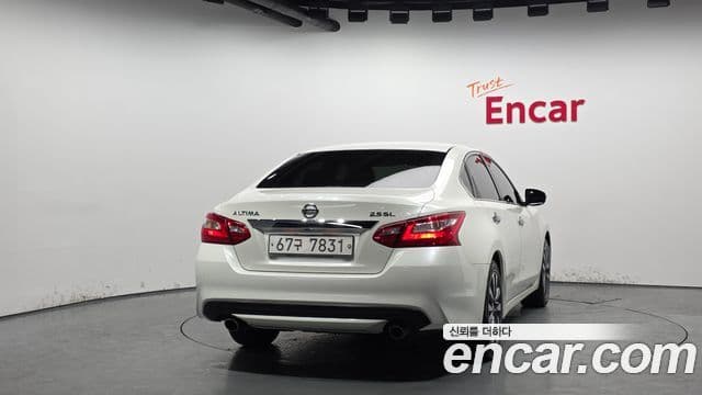 Nissan Altima 4