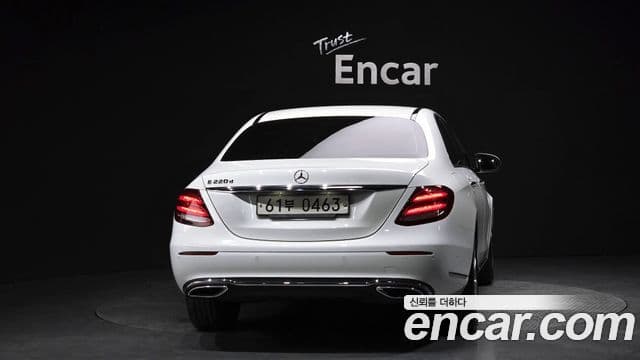 Mercedes-Benz E-Class W213 4