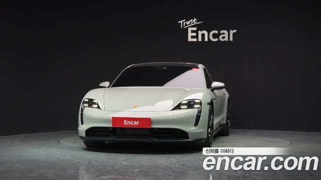 Porsche Taycan 3
