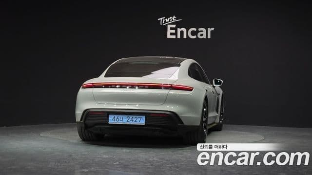Porsche Taycan 4
