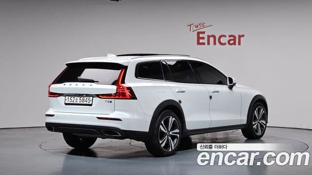 Volvo V60 Cross Country 2nd Gen 2