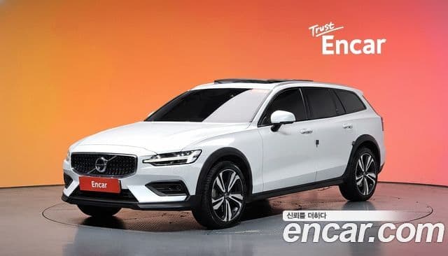 Volvo V60 Cross Country 2nd Gen 1