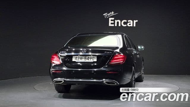 Mercedes-Benz E-Class W213 4