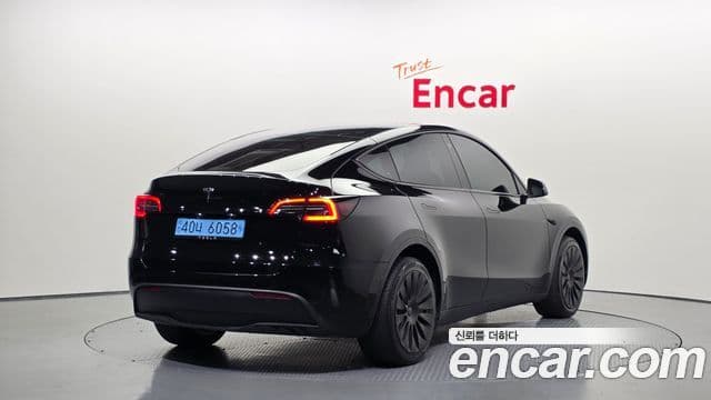 Tesla Model Y 2