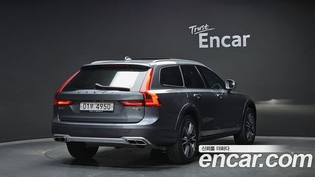 Volvo V90 Cross Country 2