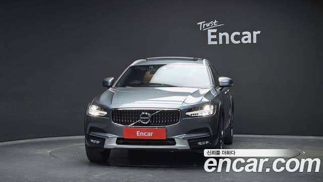 Volvo V90 Cross Country 3