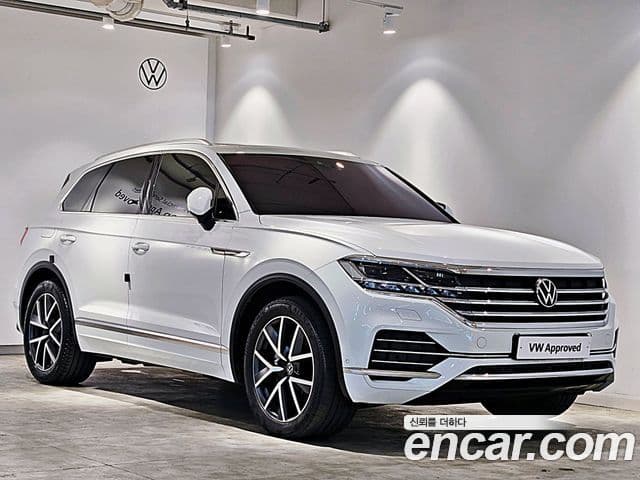 Volkswagen Touareg 3rd Gen 1