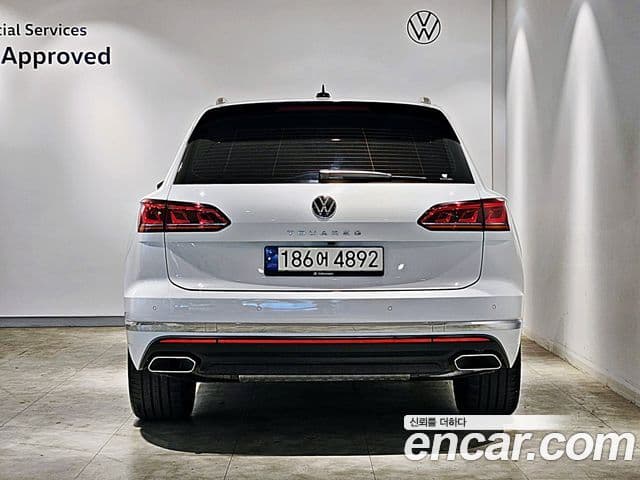 Volkswagen Touareg 3rd Gen 4