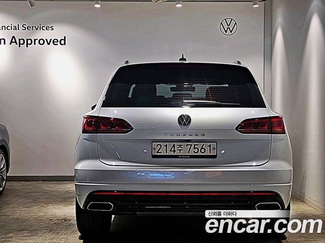 Volkswagen Touareg 3rd Gen 4