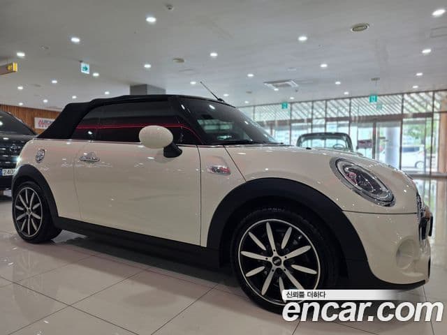 MINI Cooper S Convertible 2