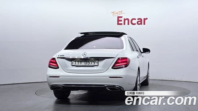 Mercedes-Benz E-Class W213 4