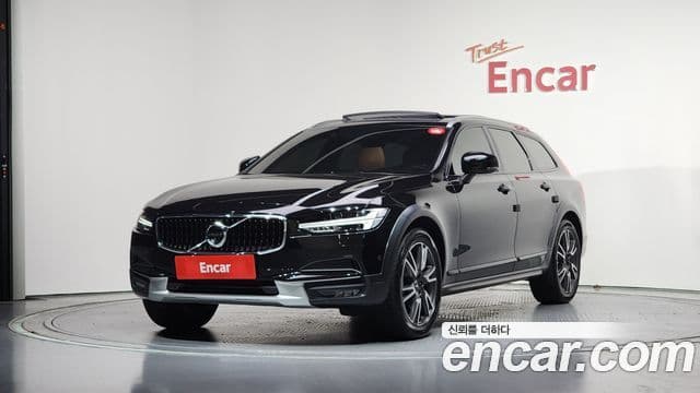 Volvo V90 Cross Country 1