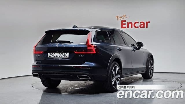 Volvo V60 Cross Country 2nd Gen 2