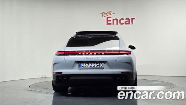 Porsche Panamera (976) 4