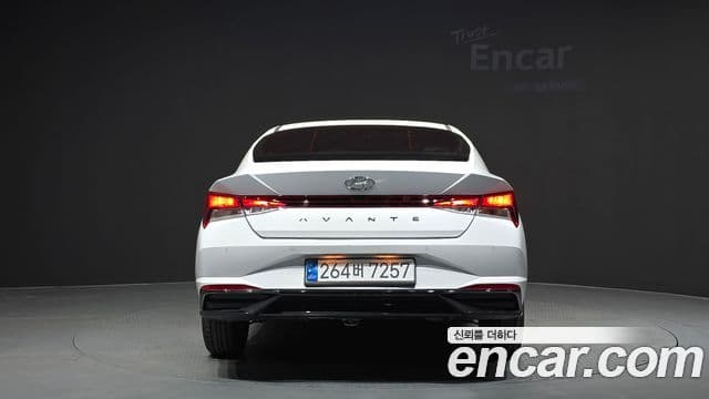 Hyundai Avante (CN7) 4