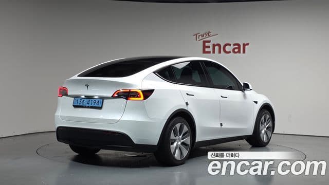Tesla Model Y 2