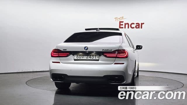 BMW 7 Series (G11) 4