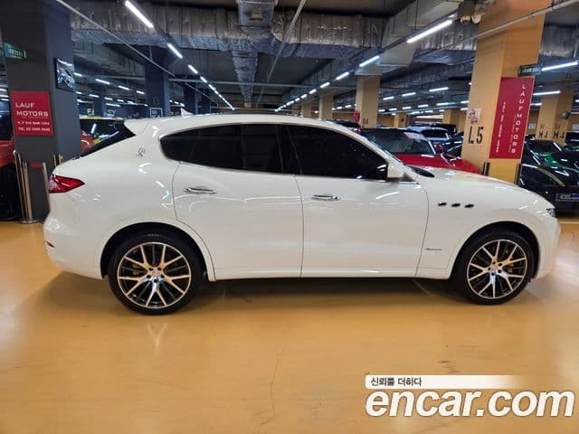 Maserati Levante 4