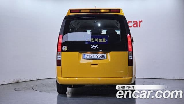 Hyundai Staria 4