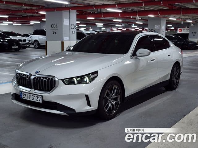 BMW 5 Series (G60)