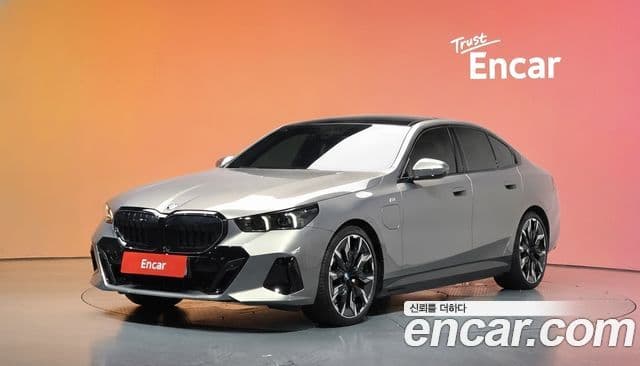 BMW 5 Series (G60)