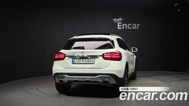 Mercedes-Benz GLA-Class X156 4