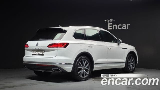 Volkswagen Touareg 3rd Gen 2