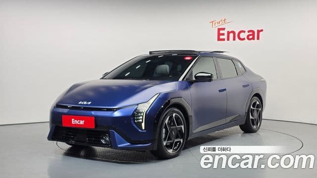 Kia EV4 1