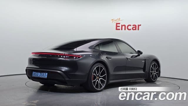 Porsche Taycan 2