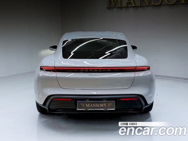 Porsche Taycan 4
