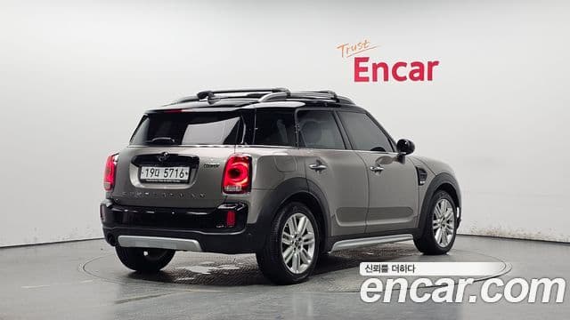 MINI Cooper Countryman 2