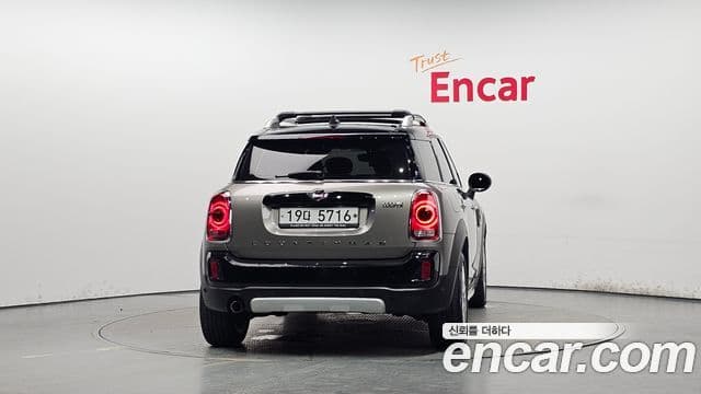 MINI Cooper Countryman 4