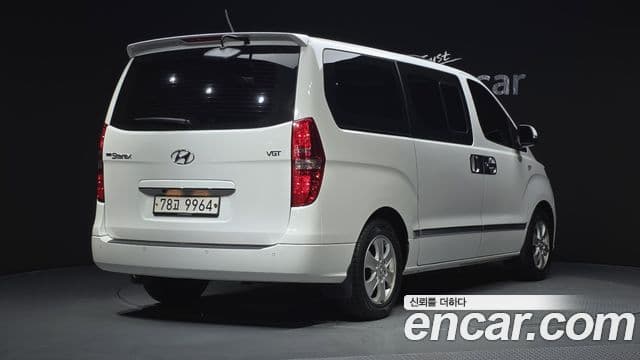 Hyundai The New Grand Starex 2