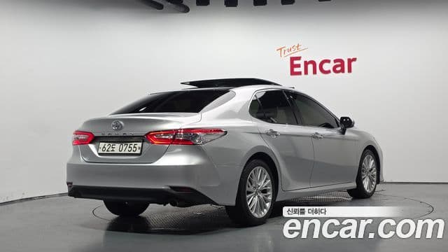Toyota Camry (XV70) 2