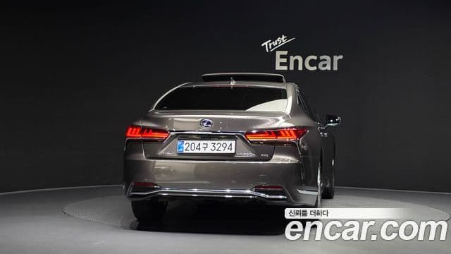 Lexus LS500h 5th Gen 4