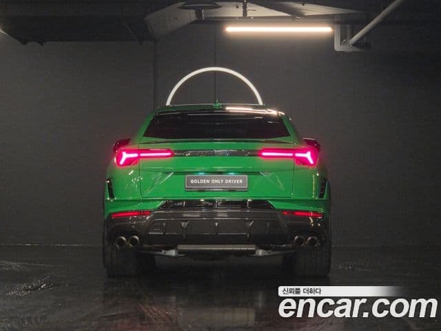 Lamborghini Urus 4