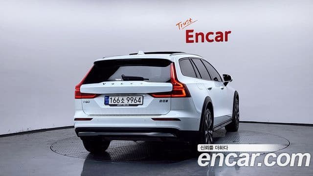 Volvo V60 Cross Country 2nd Gen 4