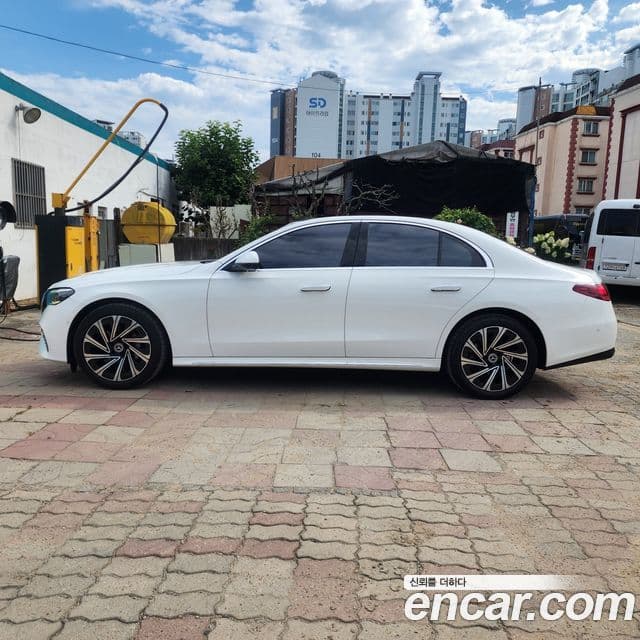 Mercedes-Benz E-Class W214