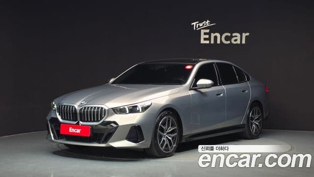 BMW 5 Series (G60)