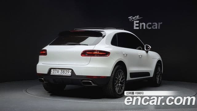 Porsche Macan 2