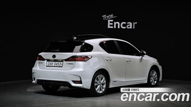 Lexus CT200h 2