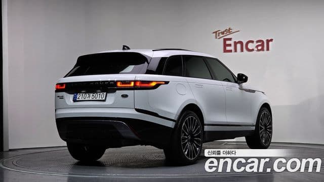 Land Rover Range Rover Velar 2